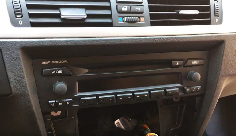 Radio ausbauen / wechseln BMW 3er E90